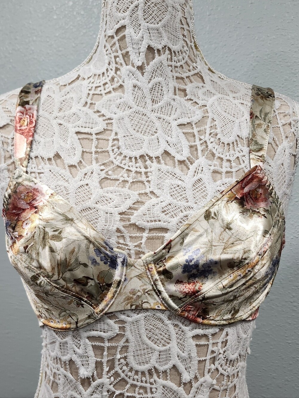 Vintage Hidden Fantasies Floral Satin Underwire Bra in Ivory Cream Sz 36b